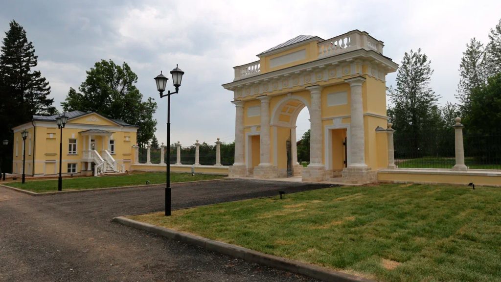 В усадьбе Гребнево завершилась полная реставрация триумфальной арки!