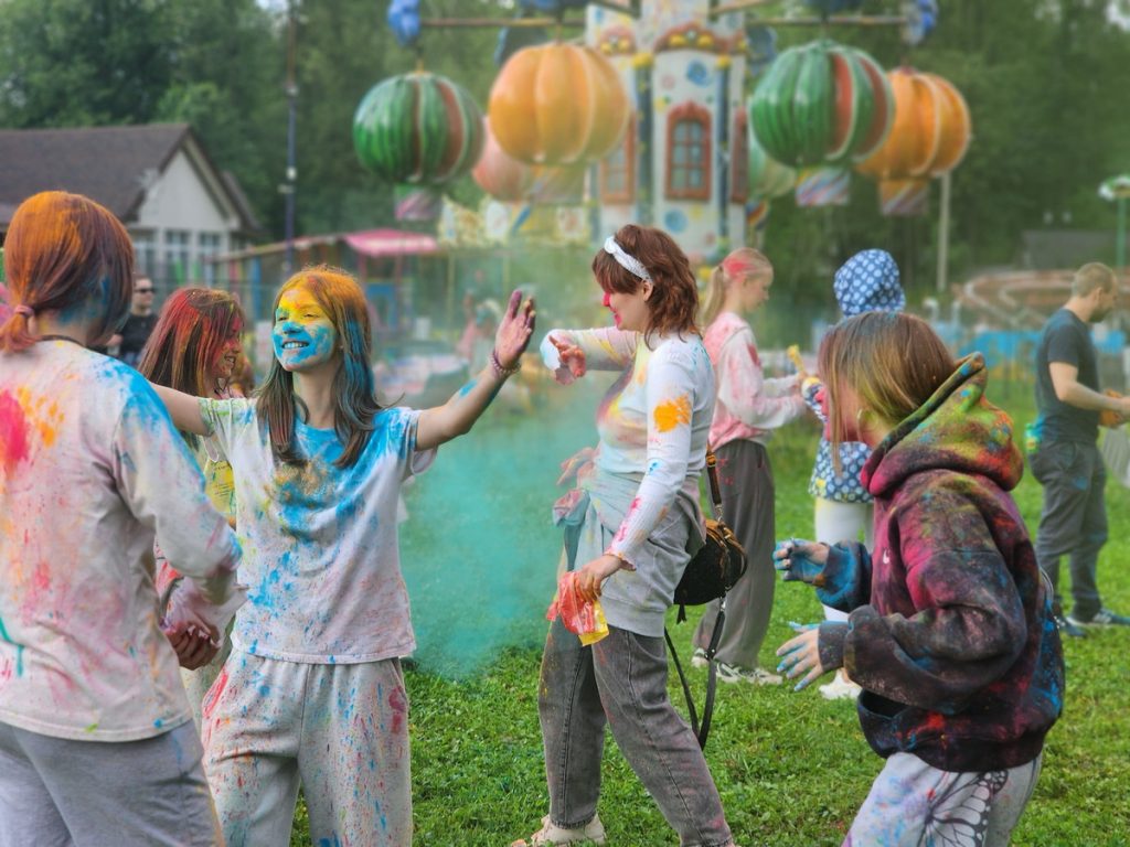 Фотоотчет с фестиваля красок в усадьбе Гребнево